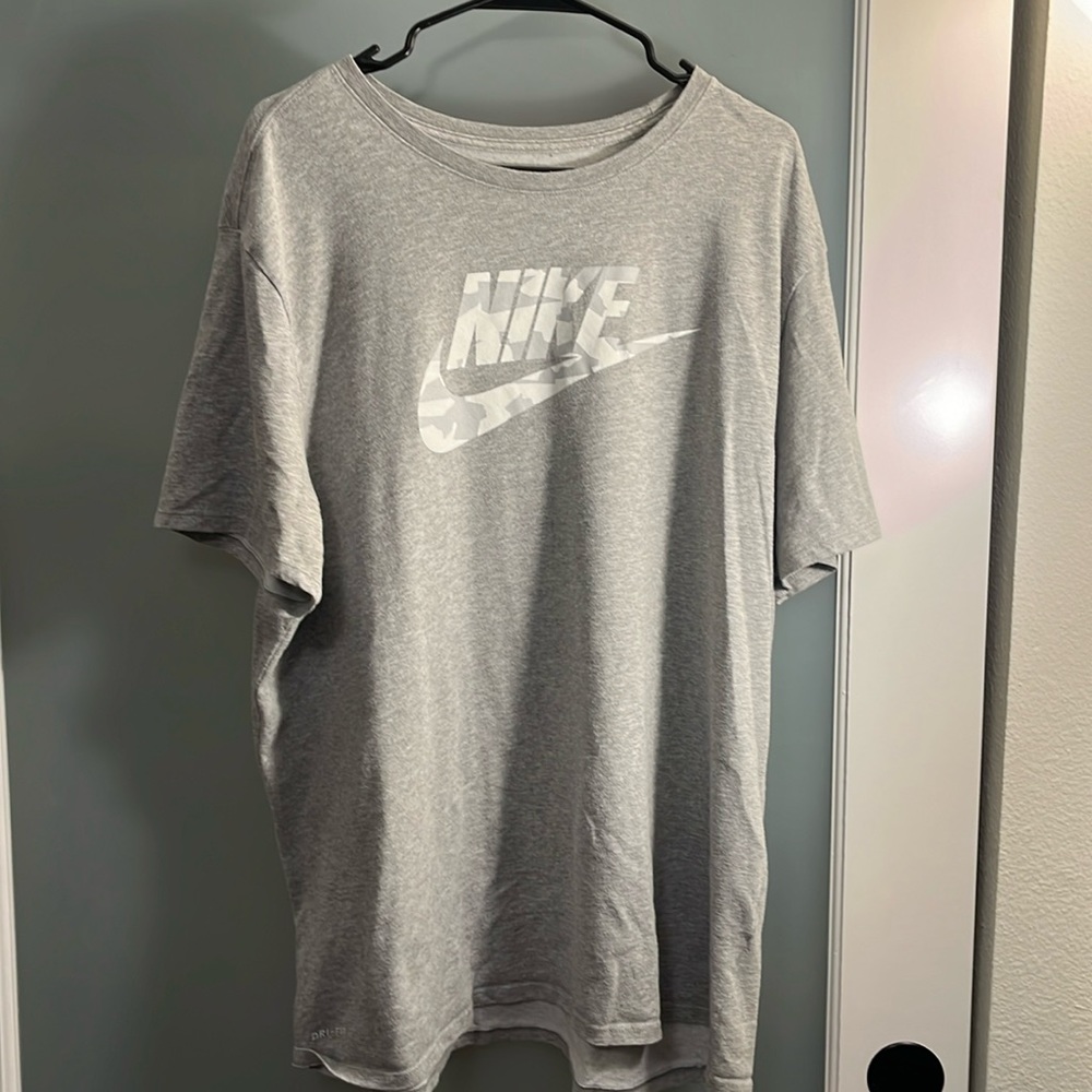 Men’s Nike T-shirt